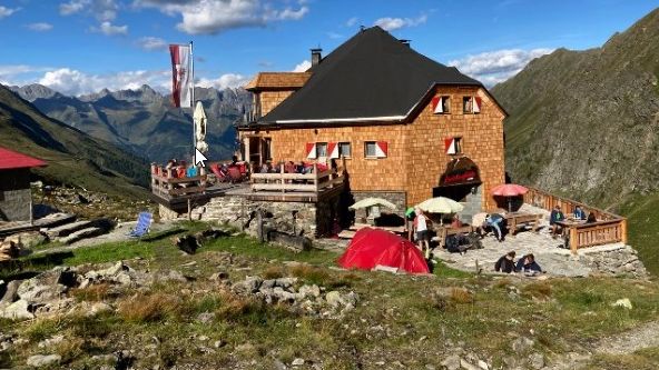 Lasörlinghütte (2.293m) | Privathütte - Übernachtung Ja - Gepäcktransport Foto: virgentalhuetten