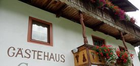 Gästehaus Conny | Tirolerhaus Zimmer und Ferienwohnungen in Prägraten
