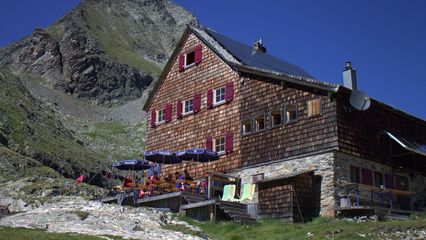 Adolf-Nossberger-Hütte auf 2.488 Meter - Mit eigenem Klettergarten und finnisches Badefaß 