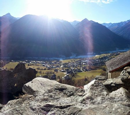 Die alte Ruine der Burg Rabenstein befindet sich auf 1400 Metern Höhe in Virgen Osttirol | © Köffler Hubert