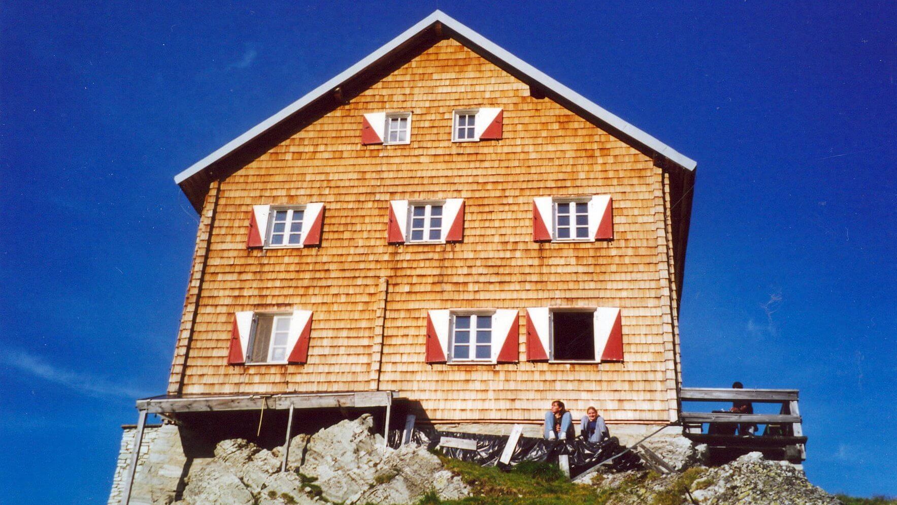 Neue Reichenberger Hütte, Berghütte / Schutzhütte • Umweltgütesiegel • 26 Matratzenlager • 7 Notlager • 28 Zimmerlager/Betten • Kein Winterbetrieb