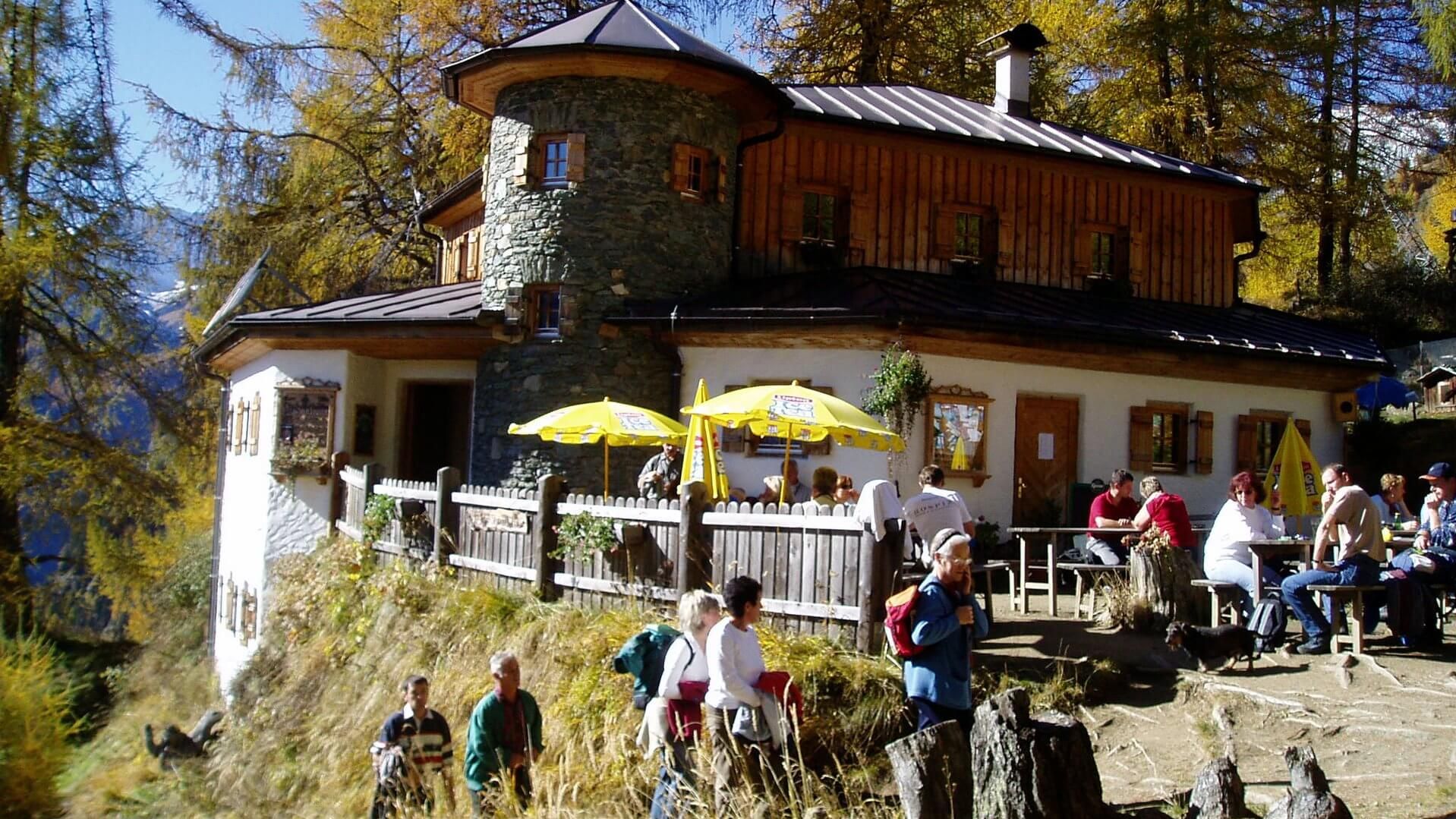 Stabant Hütte  Bewirtschaftet • Bergsteigerlager • Zwei- und Vierbettzimmer • Lager • Frühstück und Halbpension