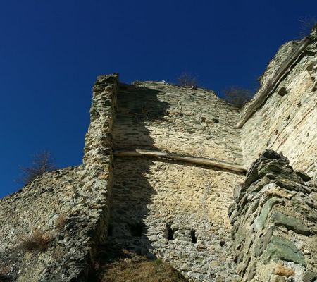 Die alte Ruine der Burg Rabenstein befindet sich auf 1400 Metern Höhe in Virgen Osttirol | © Köffler Hubert