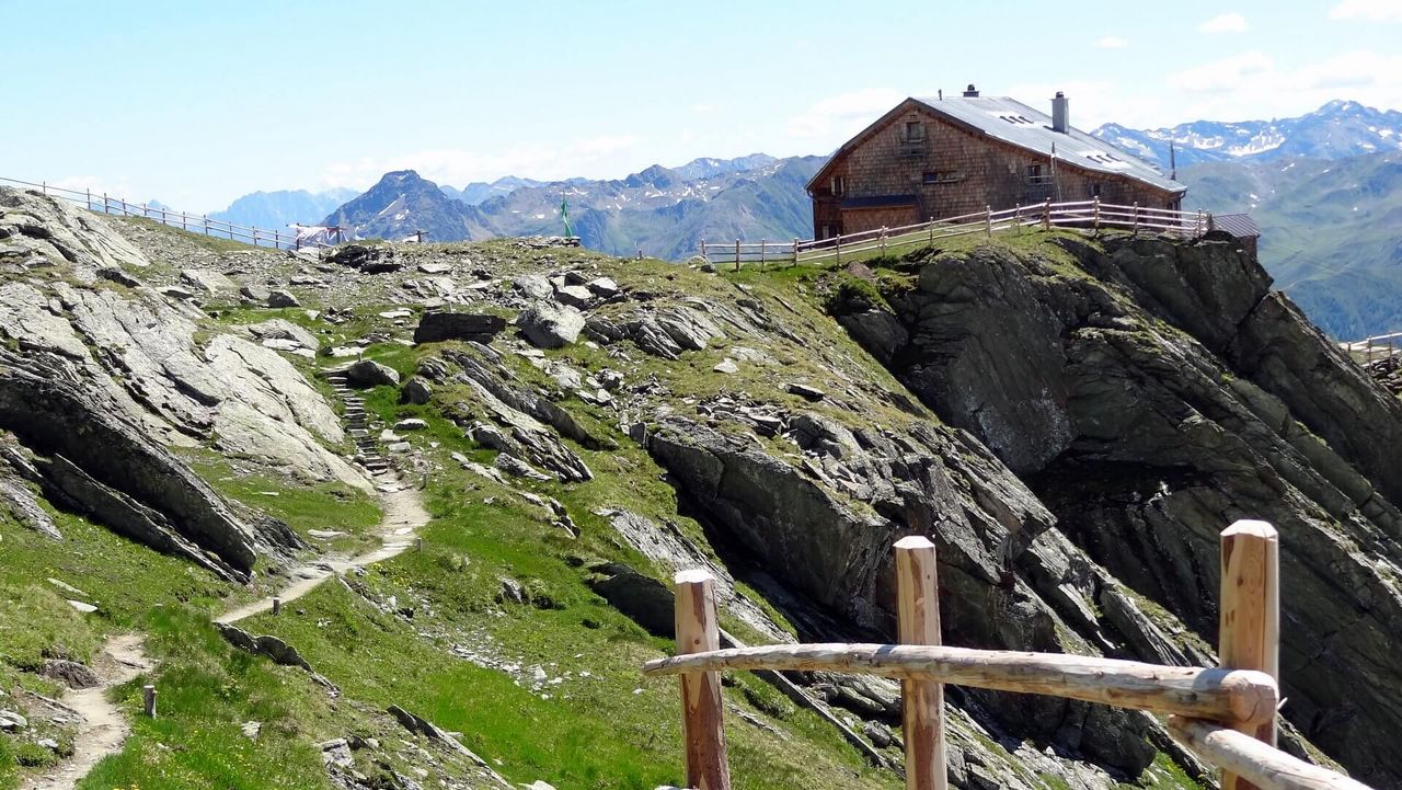 Die Bonn-Matreier Hütte ist eine Schutzhütte der Sektion Bonn des Deutschen Alpenvereins 