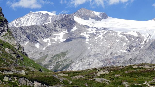 Der Mittelpunkt des Venediger Höhenweges ist der Großvenediger (3.662m).