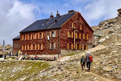 Defreggerhaus 2962m höchste Hütte am Großvenediger  schönster Anstieg zum Gr.Venediger 3666m