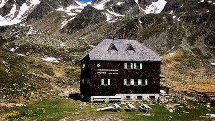 Hochschoberhütte in Ainet Osttirol, Stützpunkt für weitere Wanderungen