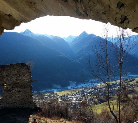 Die alte Ruine der Burg Rabenstein befindet sich auf 1400 Metern Höhe in Virgen Osttirol | © Köffler Hubert