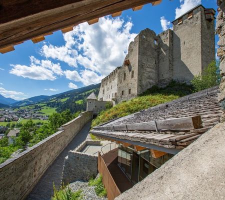 Die Burg Heinfels ist Sehenswürdigkeit, Museum und Veranstaltungsort