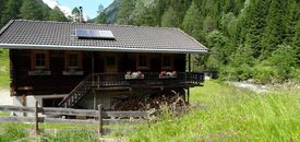 Almhütte Dorferalm 1.400m | Selbstversorger Hütte in Prägraten am Großvenediger