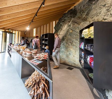 Die Burg Heinfels ist Sehenswürdigkeit, Museum und Veranstaltungsort