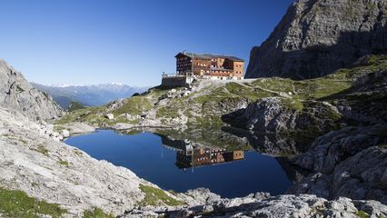 Karlsbader Hütte auf 2.260 Meter - Seminarräume, Gepäcktransport und Übernachtungsmöglichkeiten