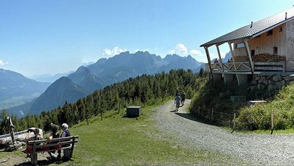 Hochsteinhütte auf 2.023 Meter - Bewirtschaftete Berghütte mit Übernachtungsmöglichkeiten