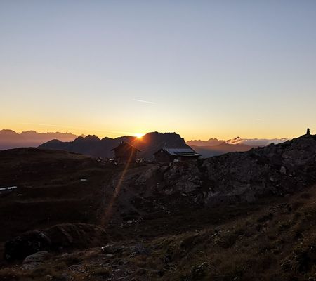 Die Filmoor-Standschützenhütte (2.350m) oberhalb des Tiroler Gailtales in Osttirol | © Johanna Köberl