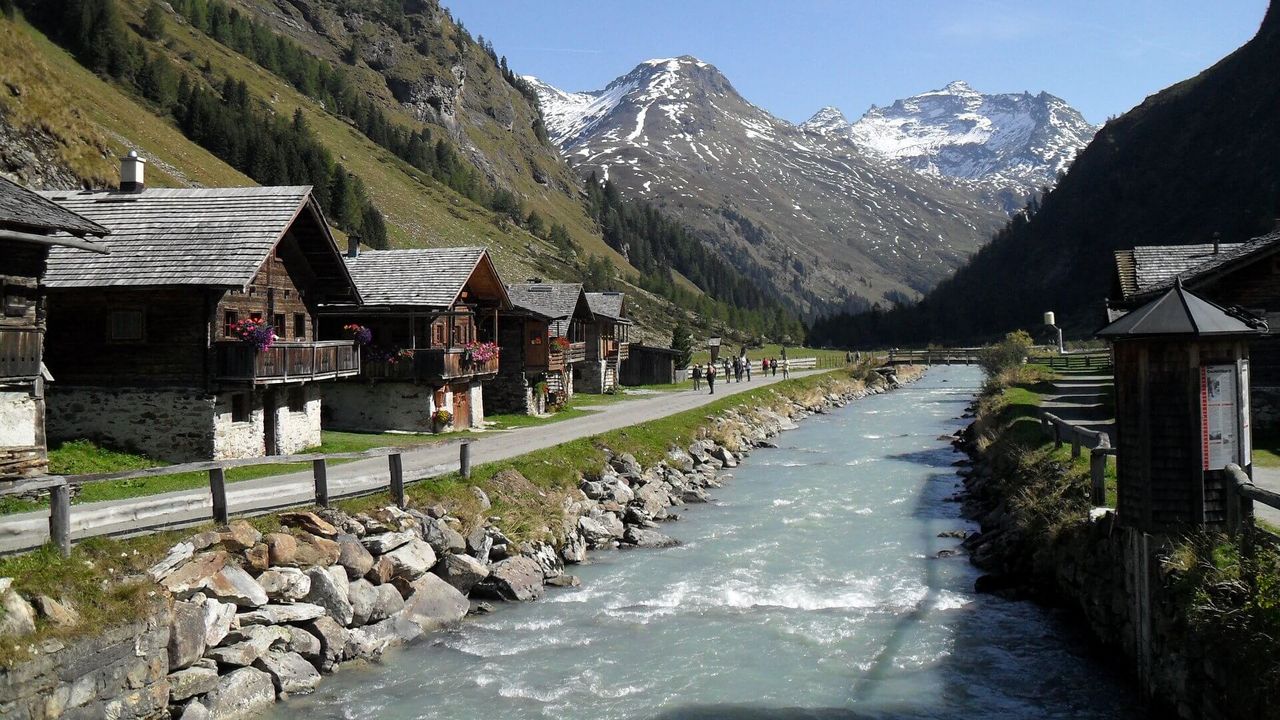 Das Innergschlöß ist eine Almsiedlung im Gschlößtal - © Rainer Pollack 