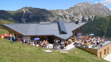 Conny-Alm auf 2.070 Meter - Panoramarestaurant direkt an der Bergstation