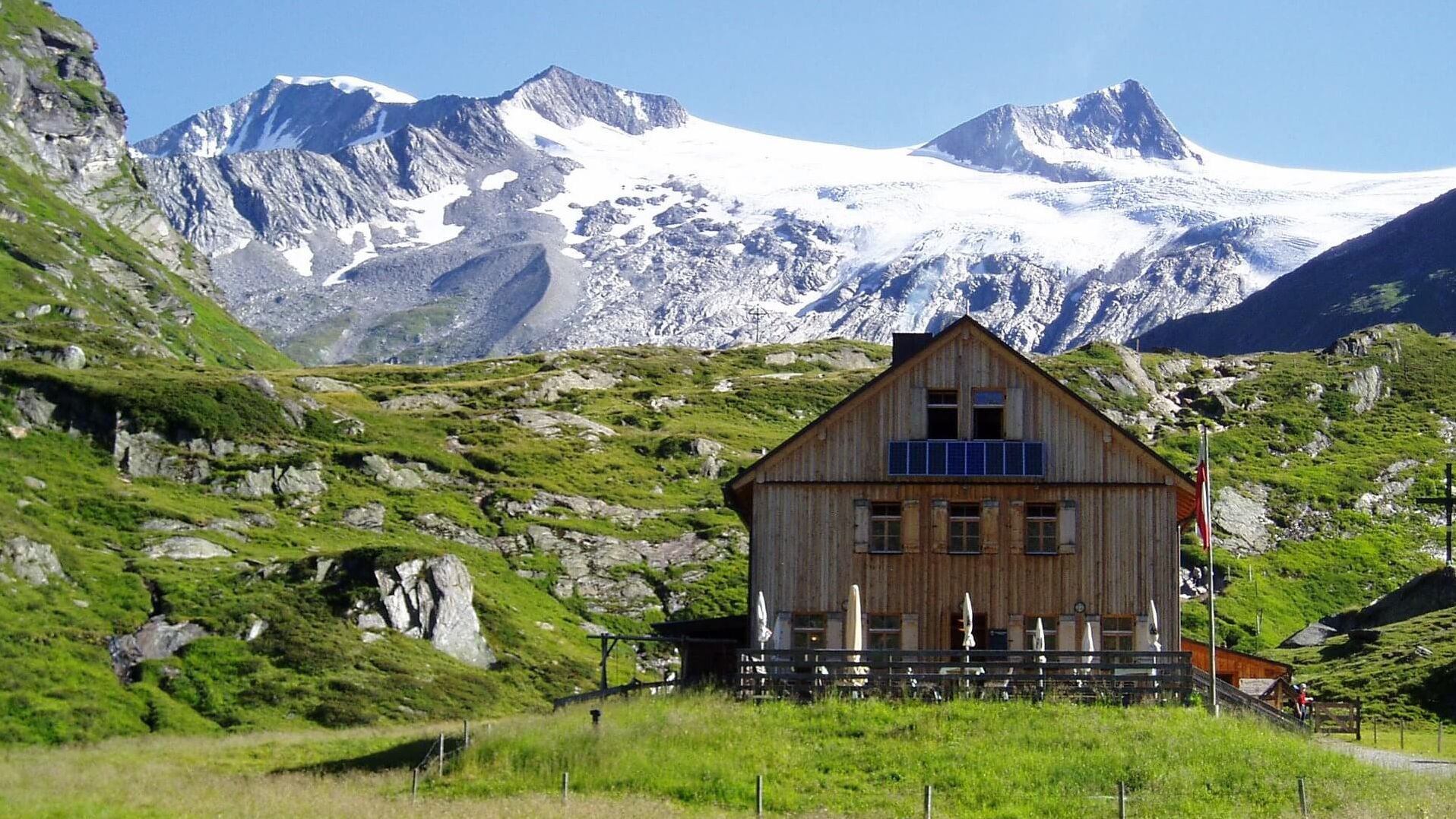 Johannishütte (2.121m) - Beliebt ist die Hütte auch bei Mountainbikern