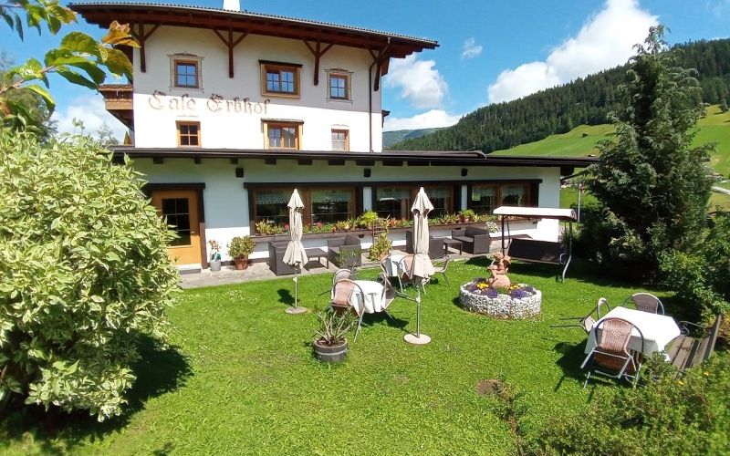 Cafe Pension Erbhof - Ferienwohnung & Appartements in Kartitsch Osttirol