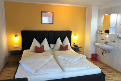 Gästehaus Schlossnerhof - Ferienwohnung Kristallkopf, Schlafzimmer für 1-2 Personen in Virgen in Osttirol