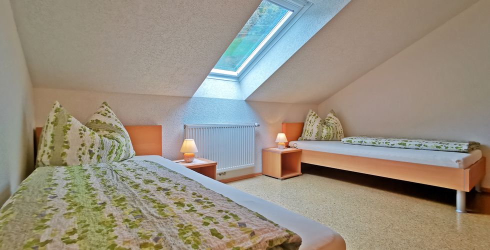 Oberbacherhof - Ferienwohnung Himmelschlüssel Zimmer mit getrennten Betten - in Matrei Osttirol