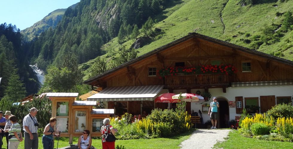 Das Almgasthaus Islitzeralm liegt auf 1.513 m Seehöhe am Eingang des Umbaltales. Hier beginnt auch der 1. Wasserschaupfad Europas