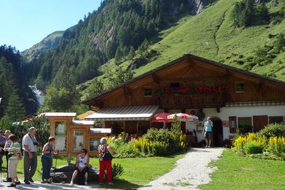 Das Almgasthaus Islitzeralm liegt auf 1.513 m Seehöhe am Eingang des Umbaltales. Hier beginnt auch der 1. Wasserschaupfad Europas