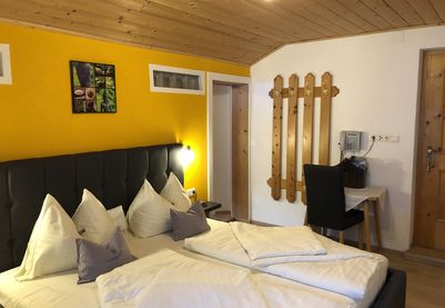Gästehaus Schlossnerhof*** Ferienwohnung Eichham Schlafzimmer | Virgen in Osttirol