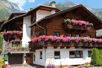 Appartements und Ferienwohnungen Blusnerhof Virgen