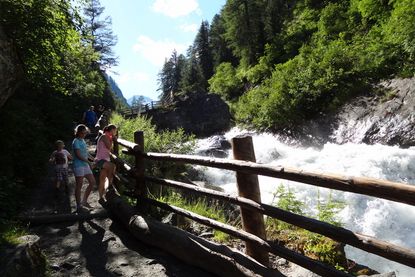 Das Almgasthaus Islitzeralm -  Hier beginnt der Wasserschaupfad Umballfälle