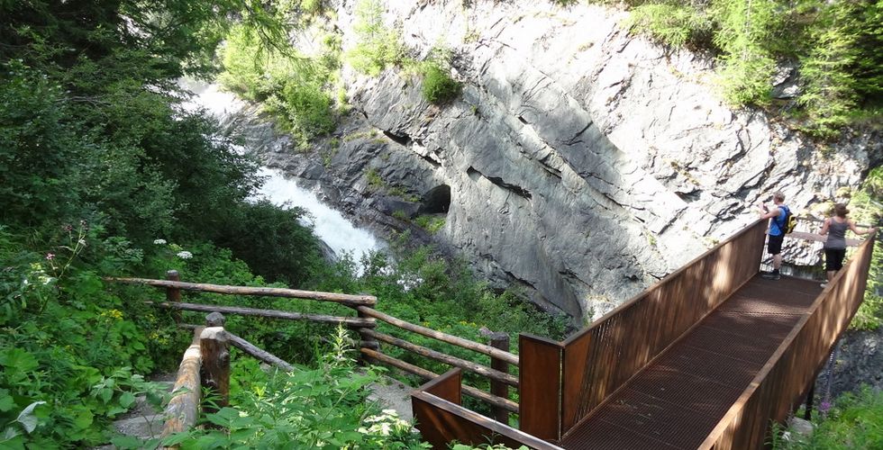 Das Almgasthaus Islitzeralm -  Hier beginnt der Wasserschaupfad Umballfälle