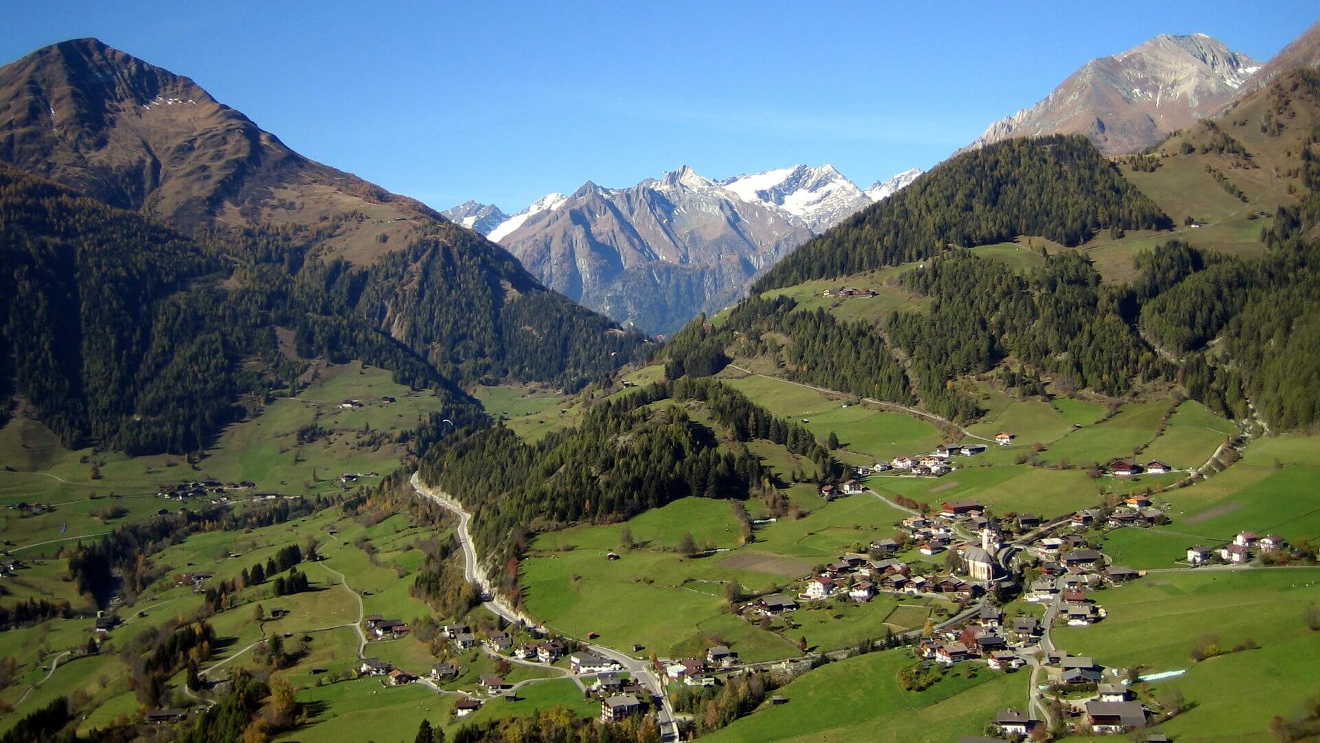Obermauern und Wallfahrtskirche Maria Schnee im Virgental
