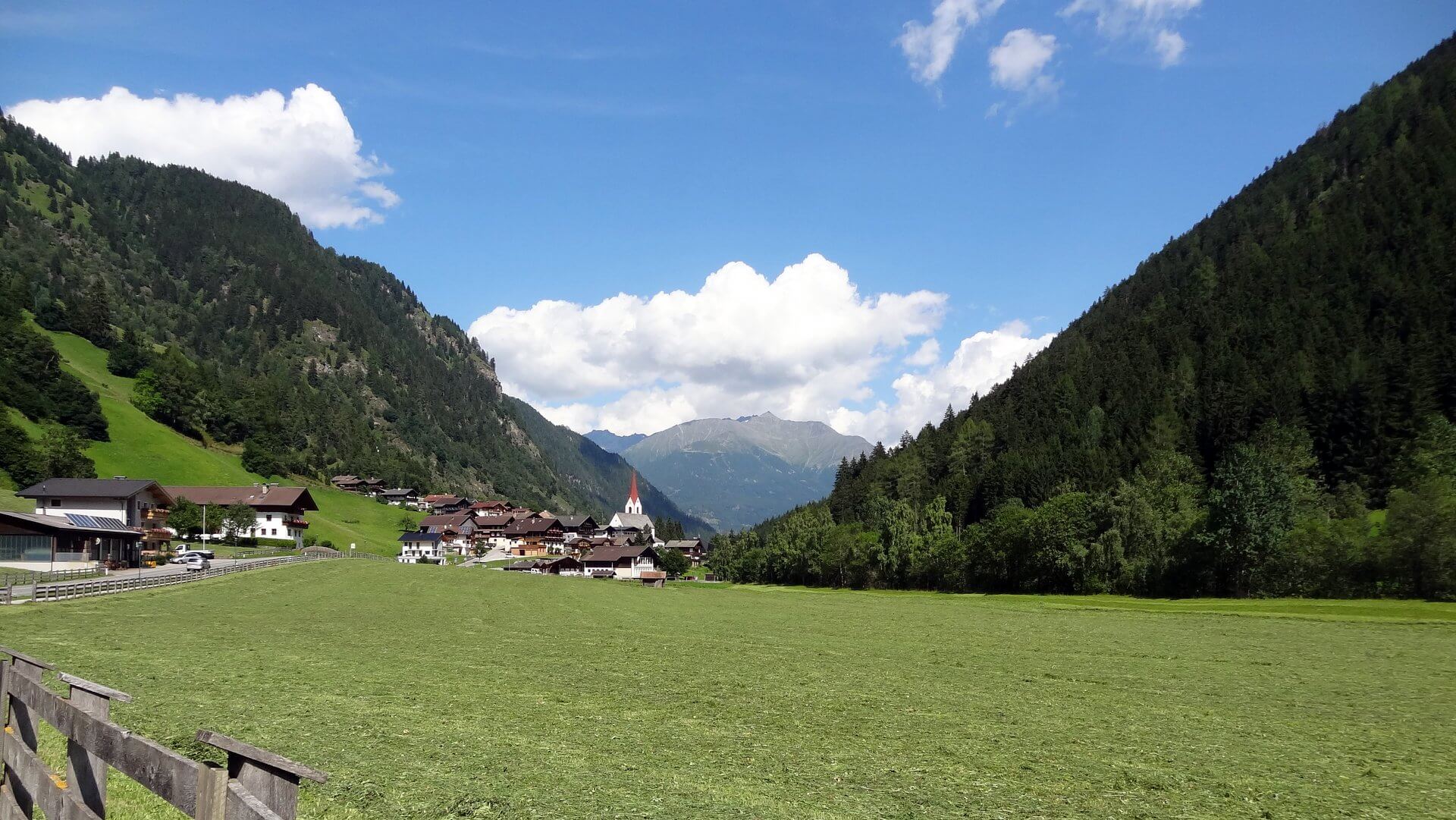 Hopfgarten im Defereggental im Sommer