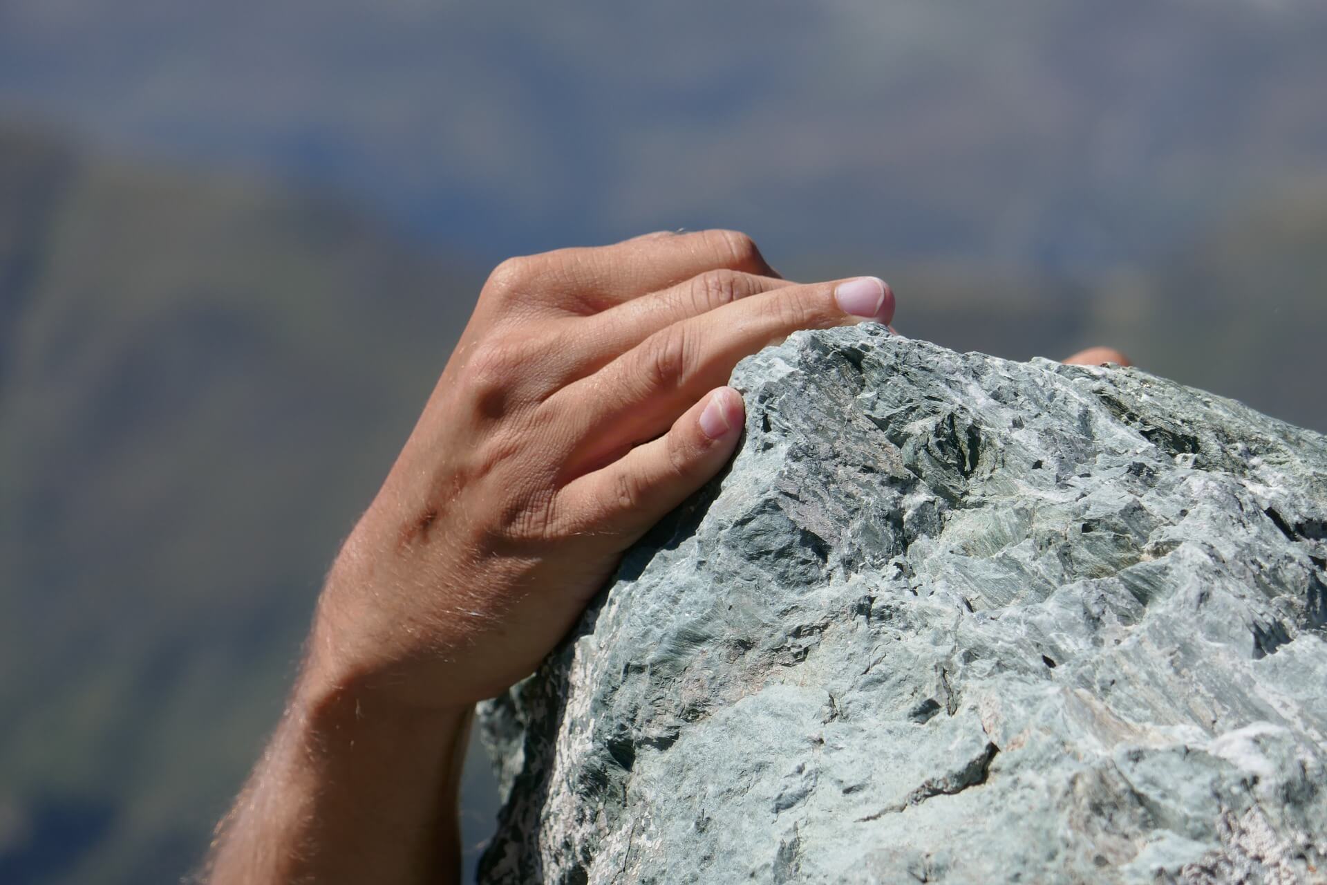 Kletterer am Klettersteig Rote Säule bei der Sajathütte in Prägraten am Großvenediger