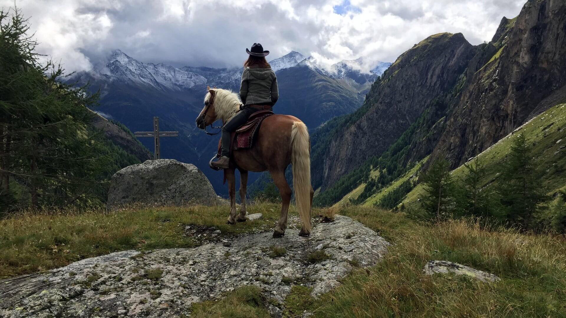 Reiten vor der Osttiroler Bergkulisse