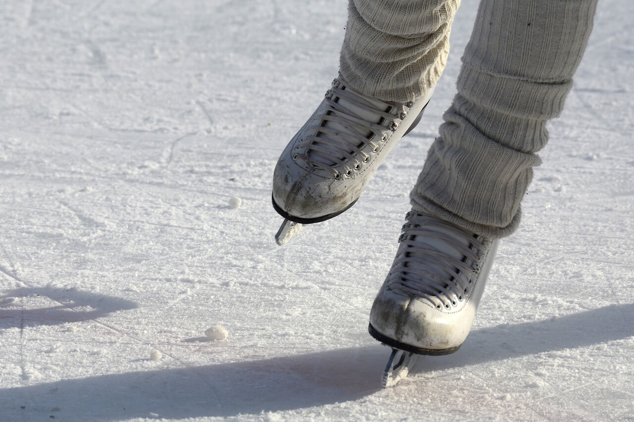 Schlittschuhlaufen im Winter in Osttirol