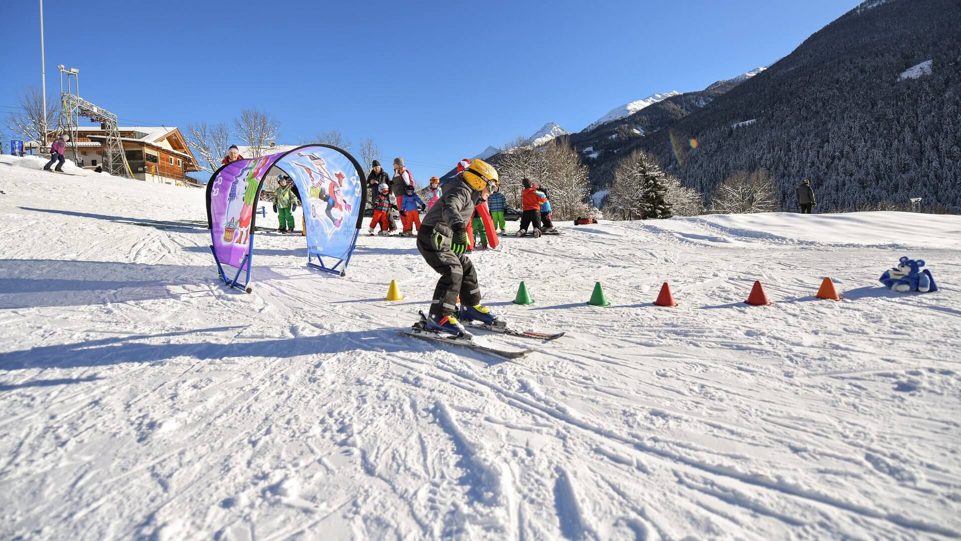 Ski- und Snowboardschulen in Osttirol Kinder beim Skikurs in Osttirol